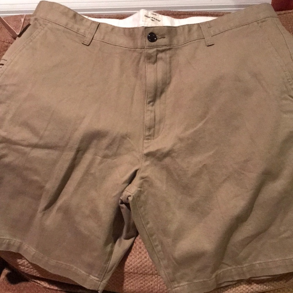 BRAND NEW WITH TAGS! Men’s Dockers short. Size 38
